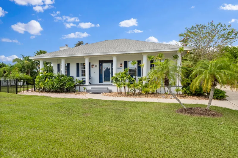 Beach Cottage 3 Bed 2 Bath Heated Pool Free Golf Cart bring your Boat, RV, Private 1AC lot