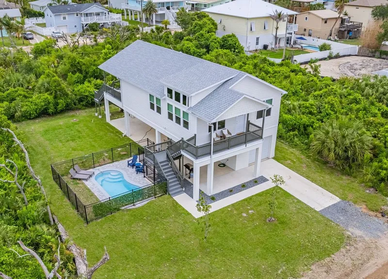 Casa Blanca 3/2 New Beach home with heated pool